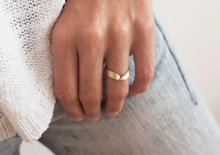 Robin Twisted Wedding Band